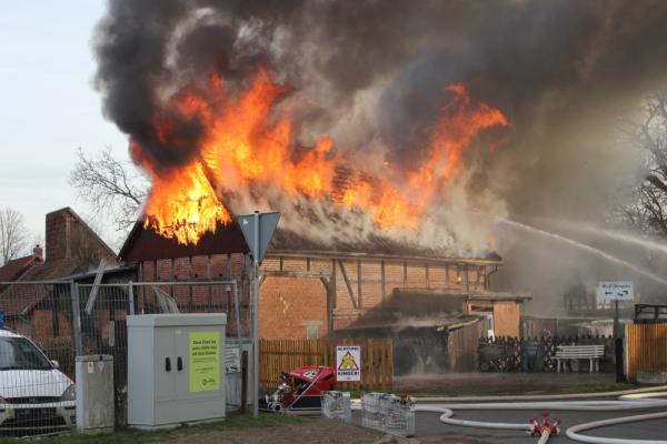 2019_02_23_wohnhausbrand_stedum_haupt1a