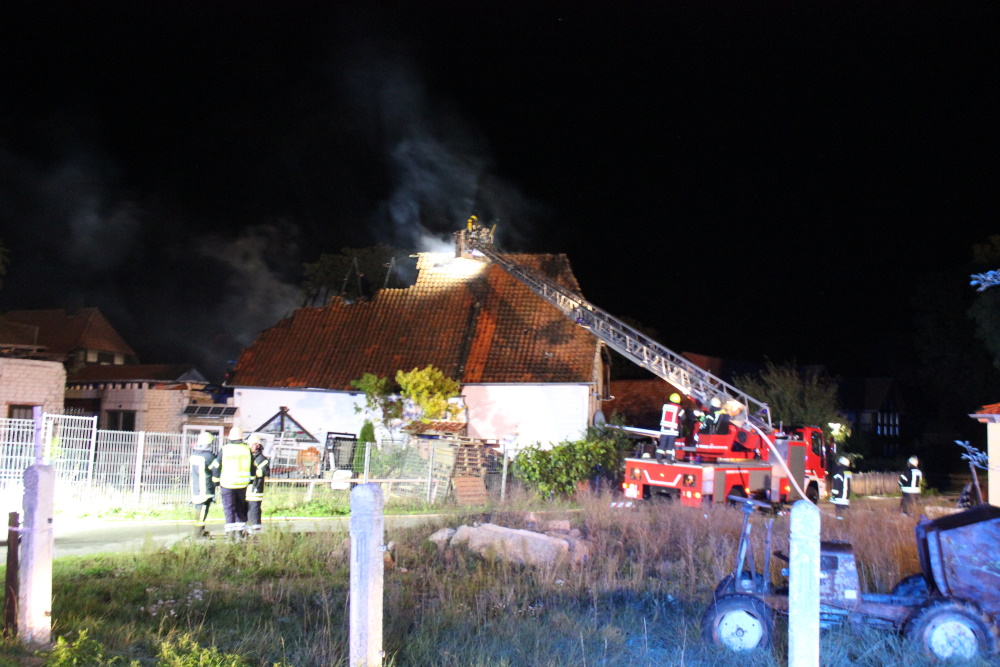 2022_09_23_dachstuhlbrand_stedum_bekum_haupt4a