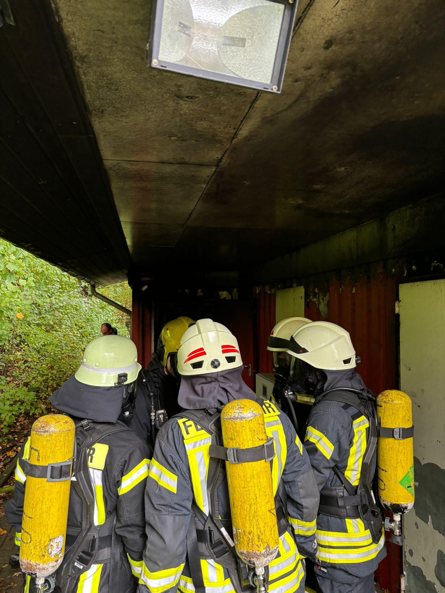 Besprechung der Gruppe mit dem Ausbilder vor der Wärmegewöhnung